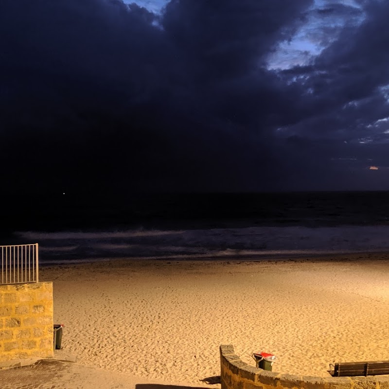 Swell Mullaloo Beach