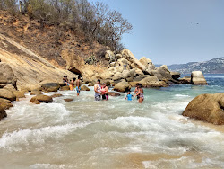Roqueta Amor beach'in fotoğrafı uçurumlarla desteklenmiş