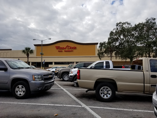 Grocery Store «Winn-Dixie», reviews and photos, 750 W Dr Martin Luther King Jr Blvd, Seffner, FL 33584, USA