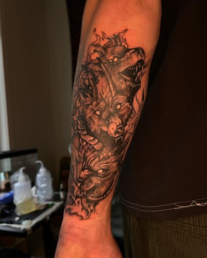 Explore frauen tattoo ideen, creative tattoo ideas in Belgrade, available at The Loyal Sparrow Tattoo and Piercing