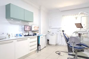 Cabinet Dentaire Dr BAHRINI Tarek image