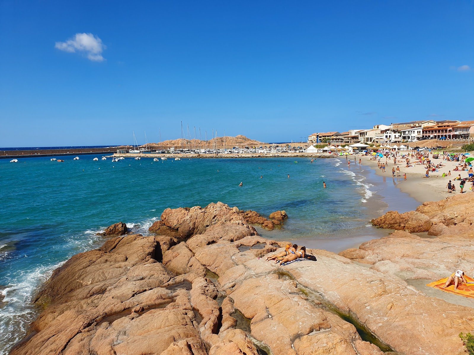 Spiaggia Longa'in fotoğrafı ve yerleşim
