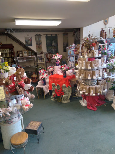 Florist «Roses & Rainbows Flowers Gifts», reviews and photos, 118 W Main St, Cambridge City, IN 47327, USA