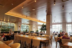Moxies Scottsdale Restaurant image