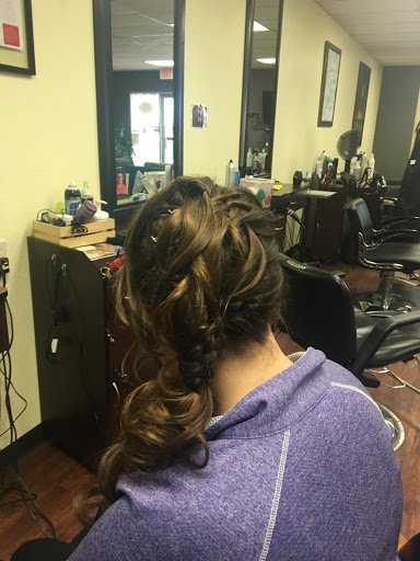 Beauty Salon «In The Cut Salon», reviews and photos, 3260 Southgate Pl SW #1, Cedar Rapids, IA 52404, USA