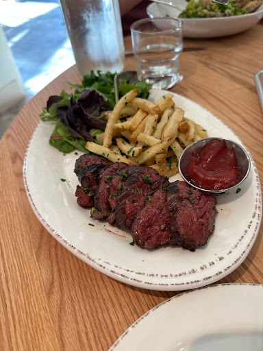 Steak frites. 