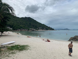 Coral Beach'in fotoğrafı uçurumlarla desteklenmiş