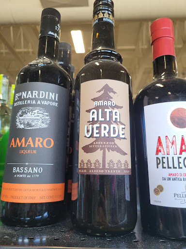 Liquor Store «Santiam Liquor Store», reviews and photos, 2530 Pacific Blvd SE, Albany, OR 97322, USA