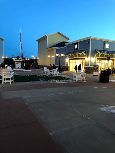 Fashion Accessories Store «Michael Kors», reviews and photos, 80 Premium Outlets Blvd Suite 323, Merrimack, NH 03054, USA