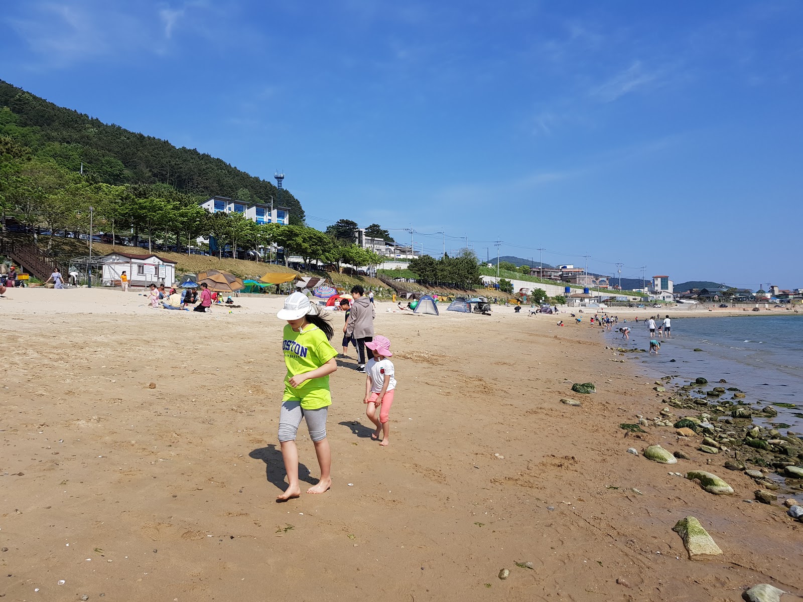 Foto de Gujora Beach y el asentamiento