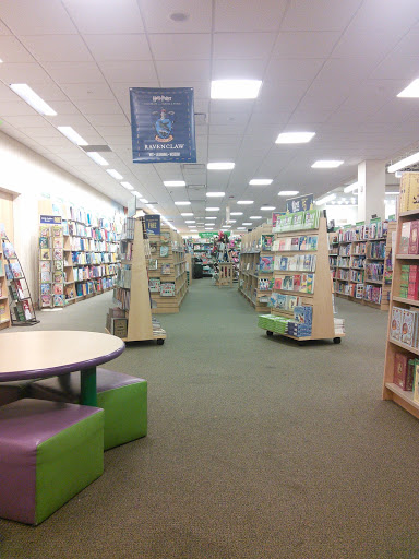 Book Store «Barnes & Noble Booksellers El Paso/Fountains at Farah», reviews and photos, 8889 Gateway Blvd W #120, El Paso, TX 79925, USA