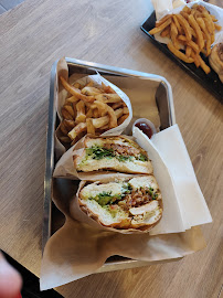 Sandwich au poulet du Restaurant de hamburgers Burgers & Bagels Lafayette à Lyon - n°11