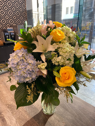 Florist «LUSH BOUQUET Flowers Downtown Phoenix», reviews and photos, 201 N Central Ave, Phoenix, AZ 85004, USA