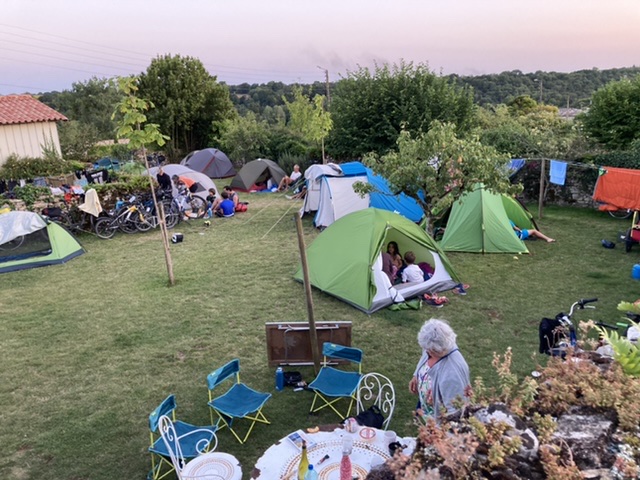 Halte randonneurs camping du jardin du paradis Réservée cyclistes et pédestres à Champdeniers (Deux-Sèvres 79)