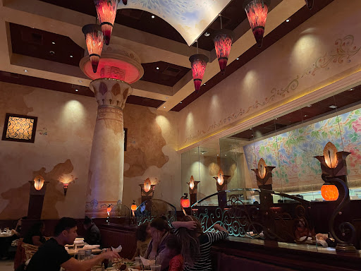 Restaurant «The Cheesecake Factory», reviews and photos, 5799 N Bayshore Dr, Glendale, WI 53217, USA