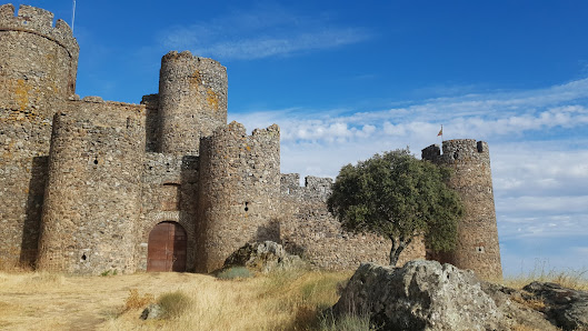 Castillo de Salvatierra C. Salvaleón, 06175 Salvatierra de los Barros, Badajoz, España