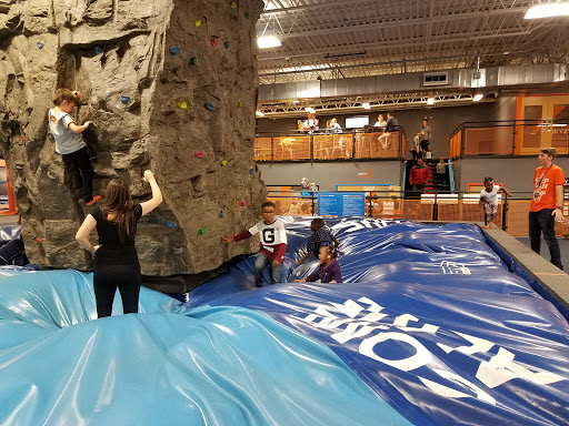 Shopping Mall «Centre at Riverchase Shopping Ctr», reviews and photos, 1694 Montgomery Hwy, Hoover, AL 35216, USA