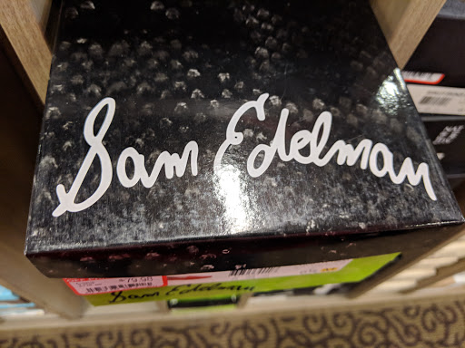 Shoe Store «DSW Designer Shoe Warehouse», reviews and photos, 200 Town Centre Dr, Glen Mills, PA 19342, USA