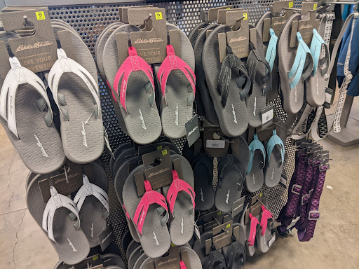 Clothing Store «Eddie Bauer Outlet», reviews and photos, 1111 N Roosevelt Dr #100, Seaside, OR 97138, USA