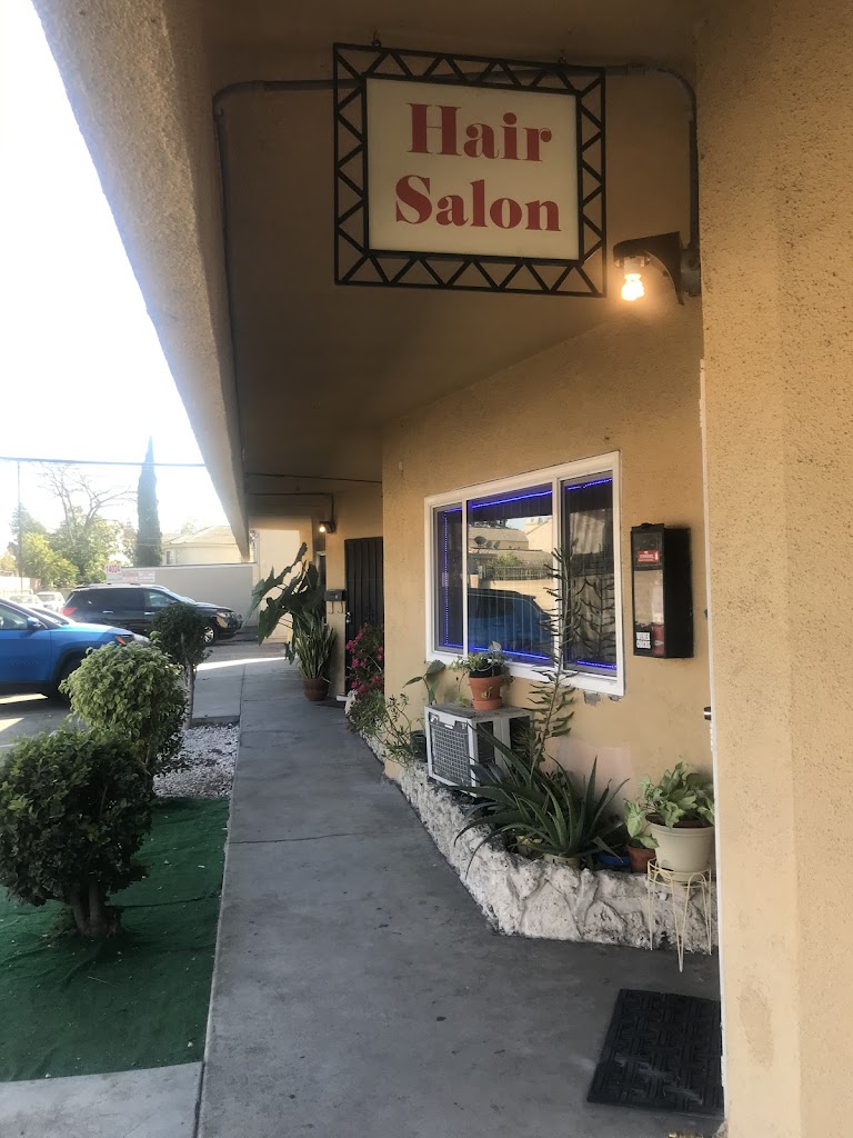Lovely Salon 91706