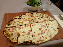 Tarte flambée du Restaurant français Au Caveau de l'Etable à Niederbronn-les-Bains - n°8