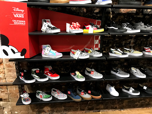 Shoe Store «Vans», reviews and photos, 28 E Colorado Blvd, Pasadena, CA 91105, USA