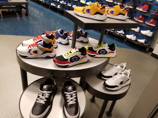 Shoe Store «Foot Locker», reviews and photos, 1394 Spring Hill Ring Rd, Dundee Township, IL 60118, USA