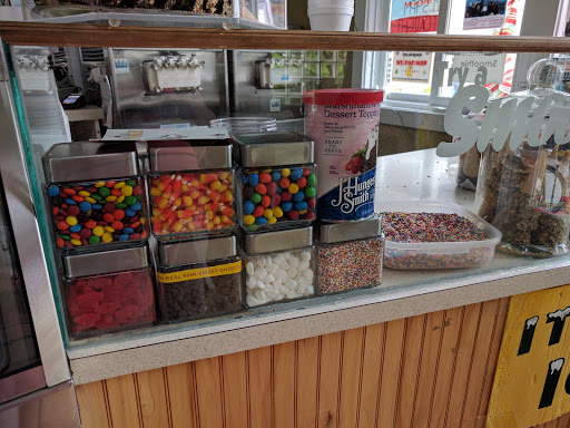 Frozen Yogurt Shop «Flavors Dessert Cafe», reviews and photos, 216 Front St, Greenport, NY 11944, USA