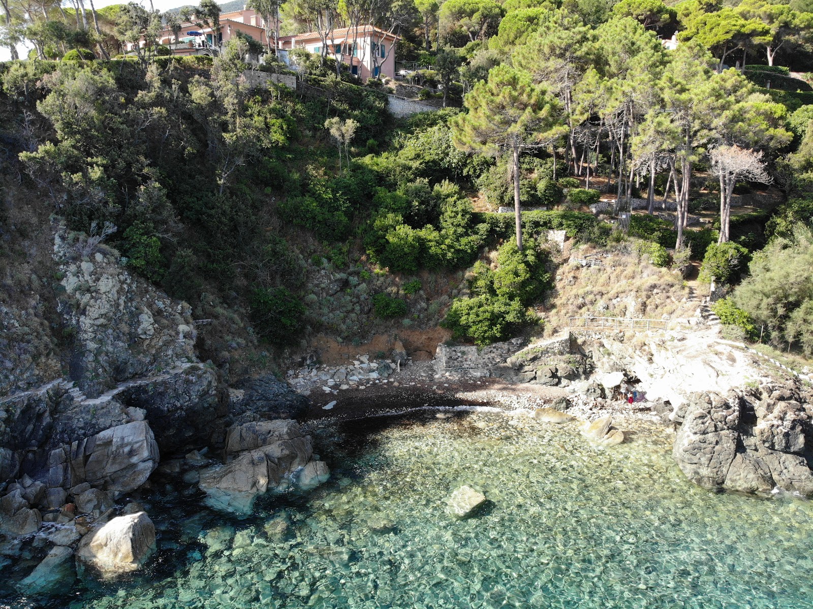 Foto van Spiaggia di Remonto en de nederzetting