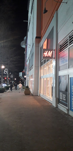 Clothing Store «H&M», reviews and photos, 8518 Fenton St, Silver Spring, MD 20910, USA