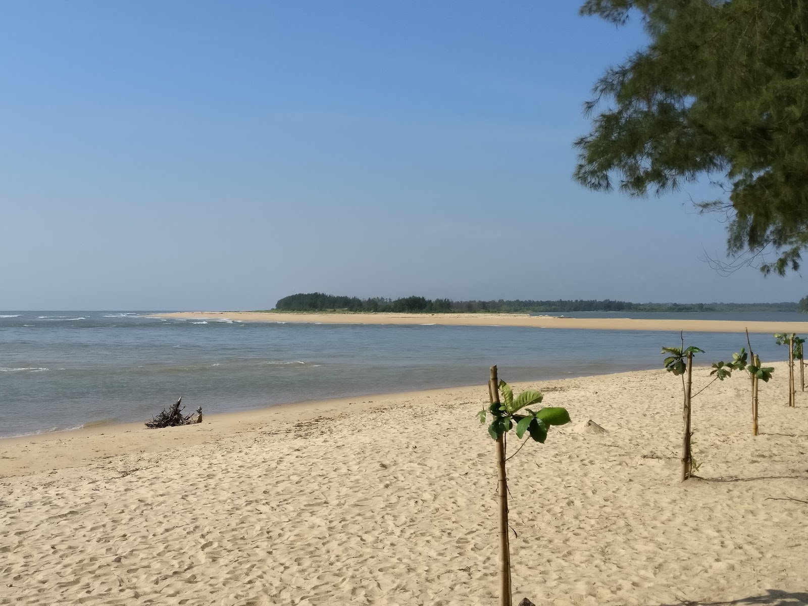 Foto de Sasihitlu beach - lugar popular entre los conocedores del relax