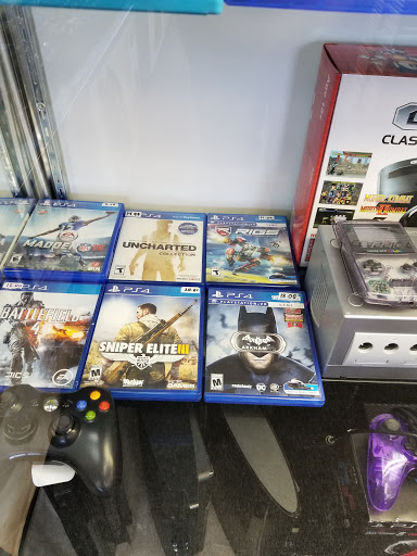 Pawn Shop «Todds Pawn Shop», reviews and photos, 300 N Milwaukee Ave # G, Lake Villa, IL 60046, USA