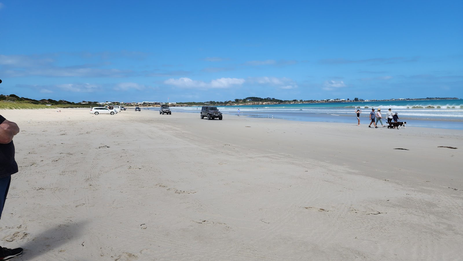 Foto av Long Beach med lång rak strand