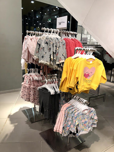 H&M - Магазин за дрехи