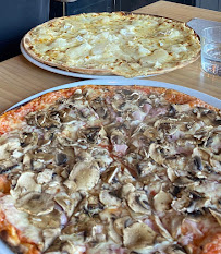 Plats et boissons du Pizzeria Etxe'Co Pizza Biarritz - n°3