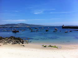 Praia Robeira'in fotoğrafı geniş bir kıyı şeridi ile birlikte