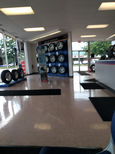 Tire Shop «Firestone Complete Auto Care», reviews and photos, 5117 Wilson Mills Rd, Cleveland, OH 44143, USA