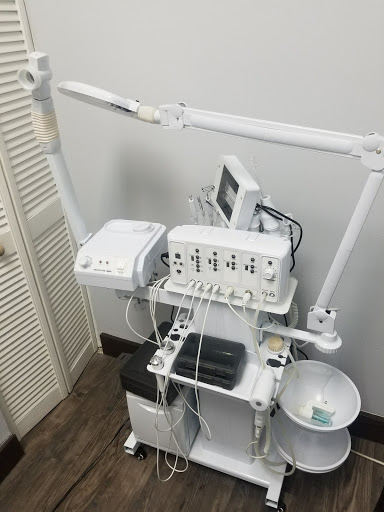 Hair Salon «Salon 305 Hair Salon and Spa», reviews and photos, 9678 NW 25th St, Doral, FL 33172, USA