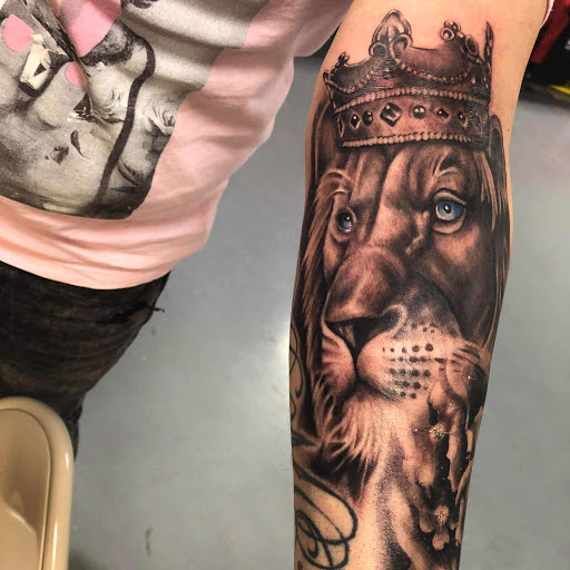 Explore chainsaw man tattoo ideas, creative tattoo ideas in Round Rock, available at Beto Tats