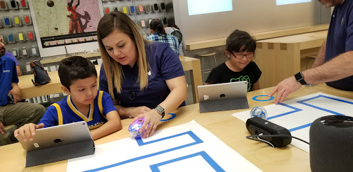 Computer Store «Apple Cielo Vista Mall», reviews and photos, 8401 Gateway Blvd W, El Paso, TX 79925, USA
