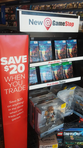 GameStop, 3800 Merle Hay Rd, Des Moines, IA 50310, USA, 
