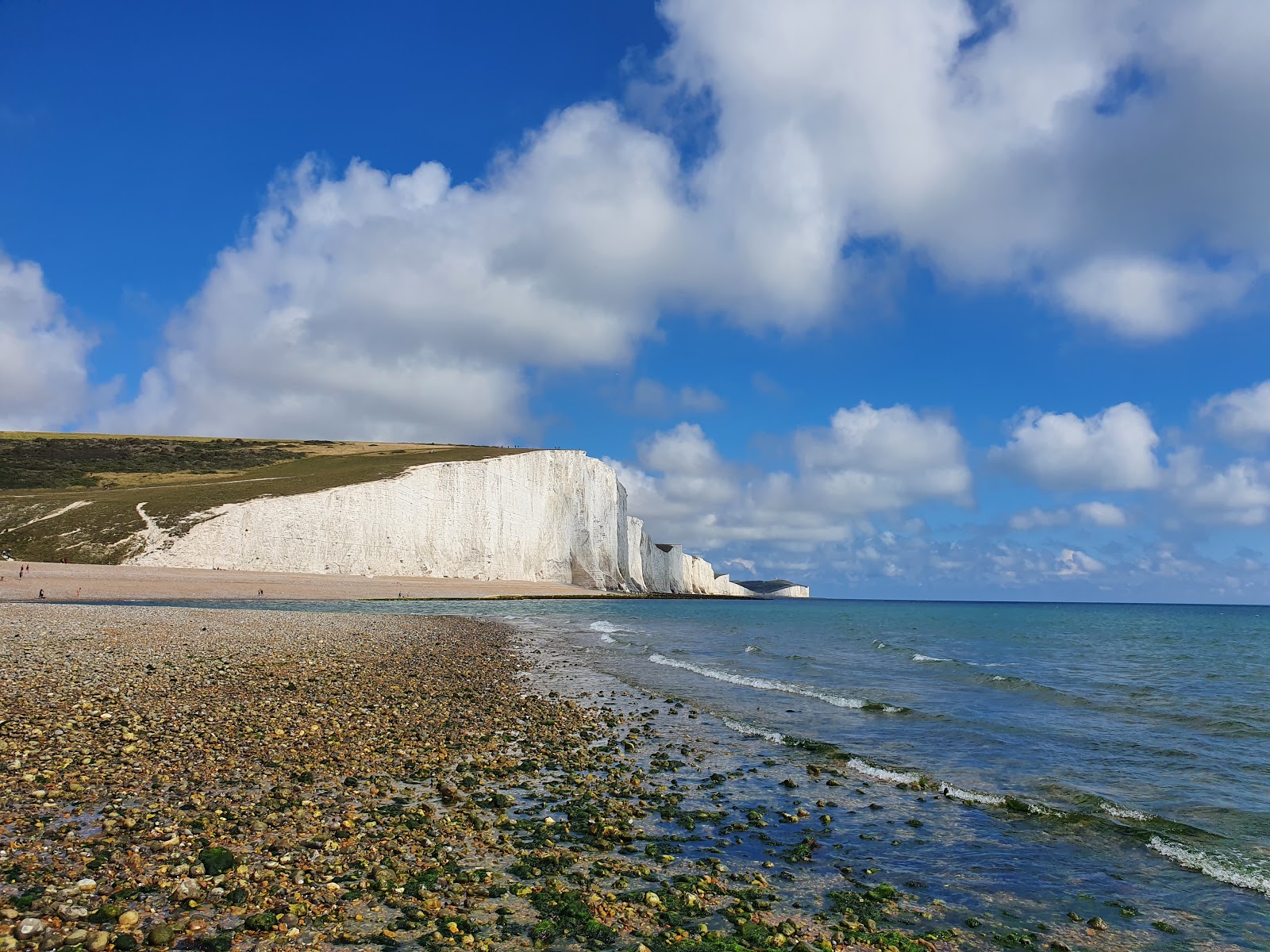 Photo de Cuckmere Haven entouré de montagnes