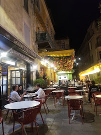 Atmosphère du Restaurant français Restaurant Le Plaza-La Paillotte à Arles - n°3