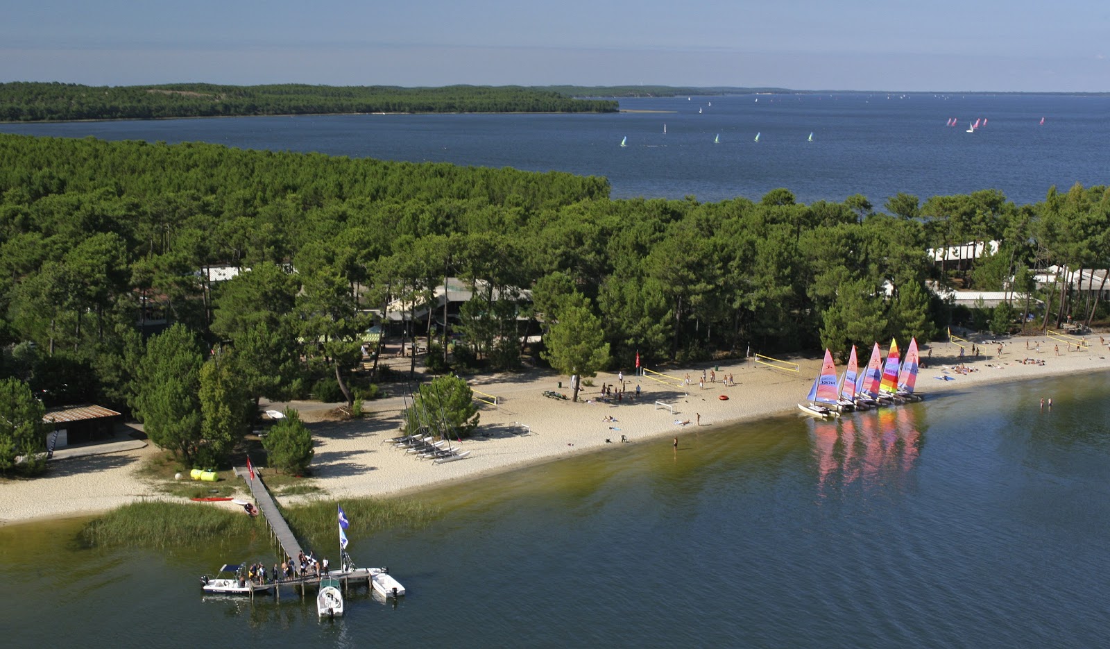 Foto di UCPA Bombannes Beach con una superficie del sabbia beige
