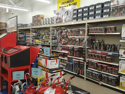 Hardware Store «Harbor Freight Tools», reviews and photos, 1640 75th St, Downers Grove, IL 60516, USA