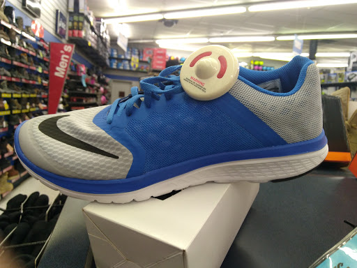 Sporting Goods Store «Big 5 Sporting Goods - Fresno», reviews and photos, 5488 N Blackstone Ave, Fresno, CA 93710, USA