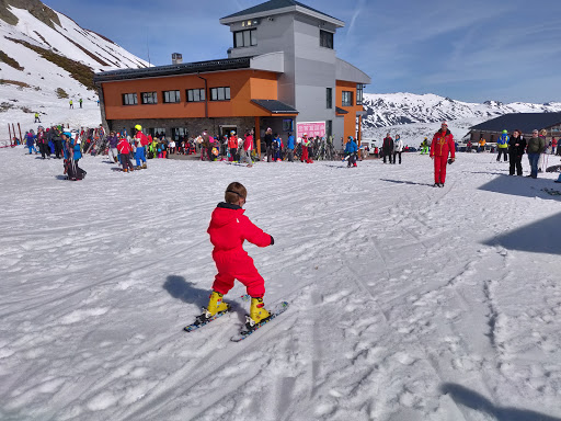 Escuela Española de Esquí y Snowboard de San Isidro