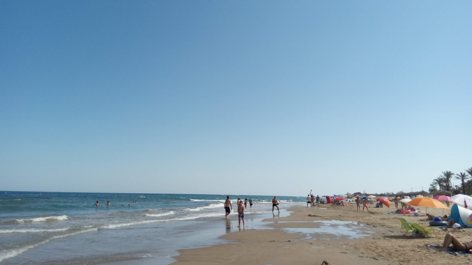 Platja de Manyetes'in fotoğrafı taşlı kum yüzey ile