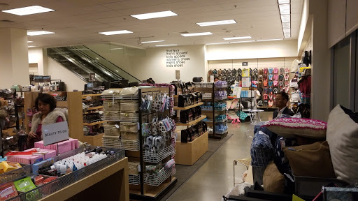 Department Store «Nordstrom Rack», reviews and photos, 3363 E Foothill Blvd, Pasadena, CA 91107, USA