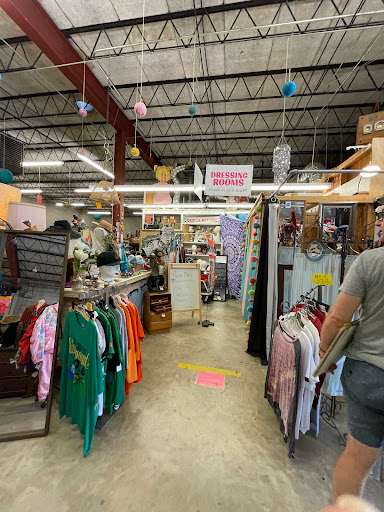 Vintage Clothing Store «The Other Side Vintage», reviews and photos, 607 McDonnell Dr, Tallahassee, FL 32310, USA